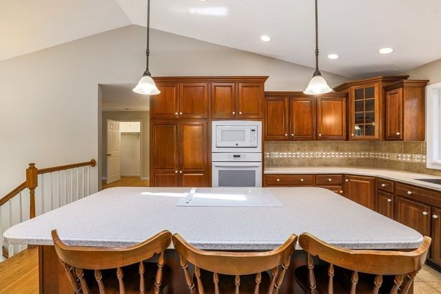 23 Sherwood Dr, Spencer, MA 01562