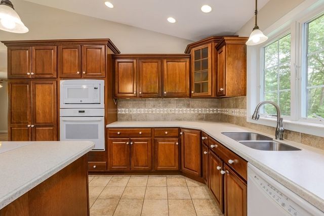 23 Sherwood Dr, Spencer, MA 01562
