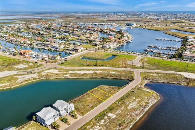 109 Laguna Isles Dr, Port Aransas, TX 78373