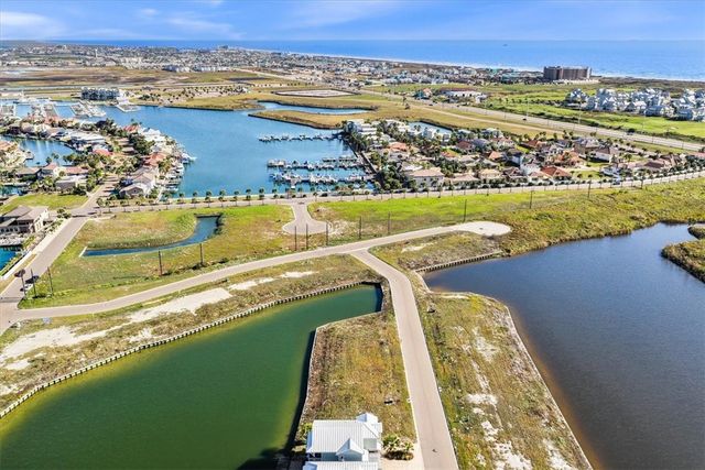 109 Laguna Isles Dr, Port Aransas, TX 78373