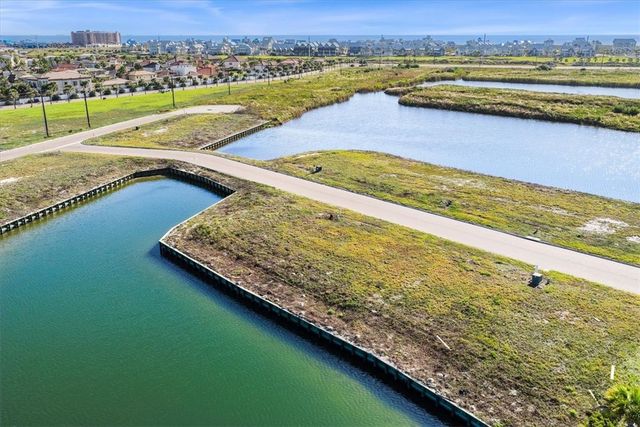 109 Laguna Isles Dr, Port Aransas, TX 78373