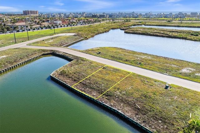 109 Laguna Isles Dr, Port Aransas, TX 78373