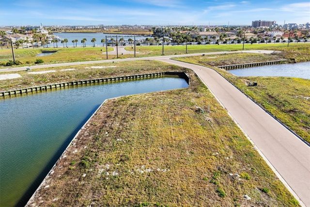 109 Laguna Isles Dr, Port Aransas, TX 78373