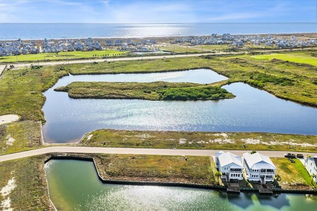 109 Laguna Isles Dr, Port Aransas, TX 78373