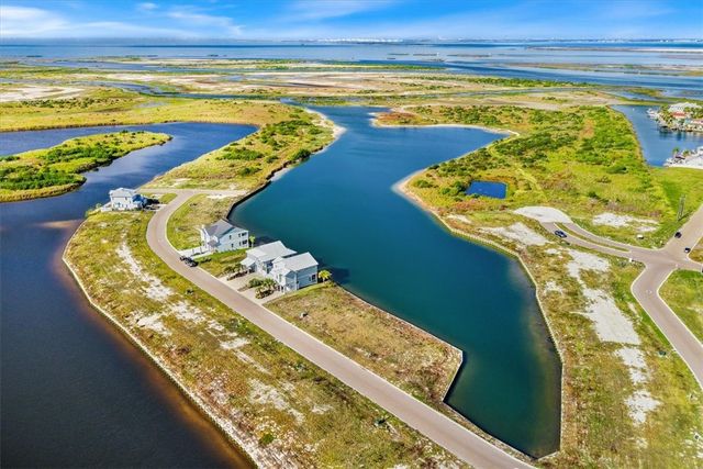 109 Laguna Isles Dr, Port Aransas, TX 78373