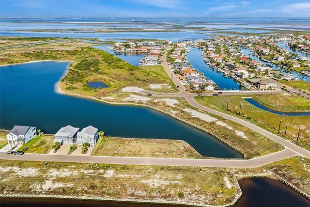 109 Laguna Isles Dr, Port Aransas, TX 78373