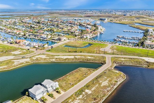 109 Laguna Isles Dr, Port Aransas, TX 78373