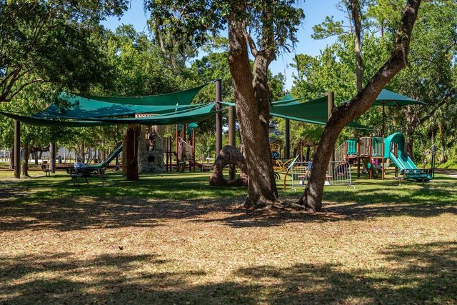 1658 DOUGLAS AVENUE, Dunedin, FL 34698