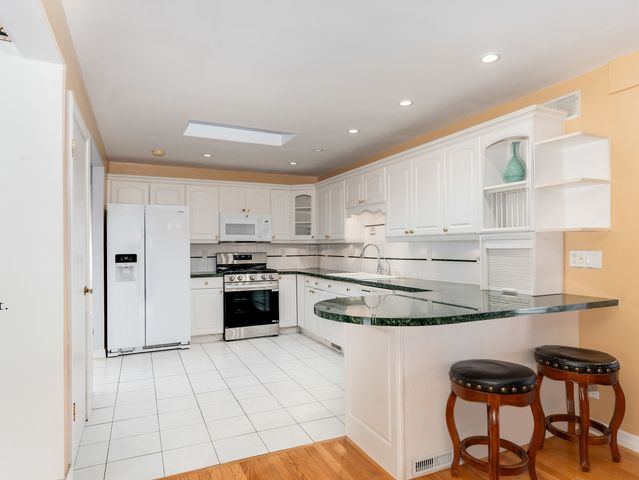 178 Brookhill Road, Libertyville, IL 60048