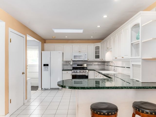 178 Brookhill Road, Libertyville, IL 60048