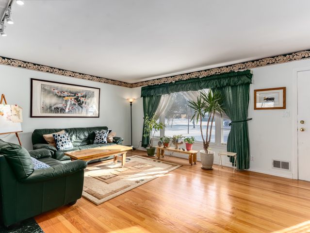 178 Brookhill Road, Libertyville, IL 60048