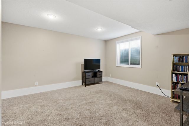 1215 N 7th Street, Indianola, IA 50125