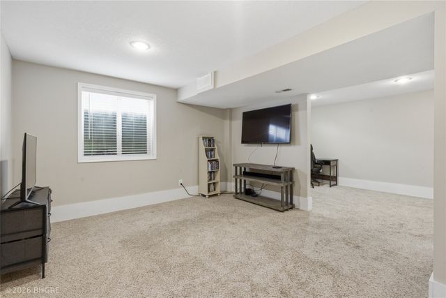 1215 N 7th Street, Indianola, IA 50125