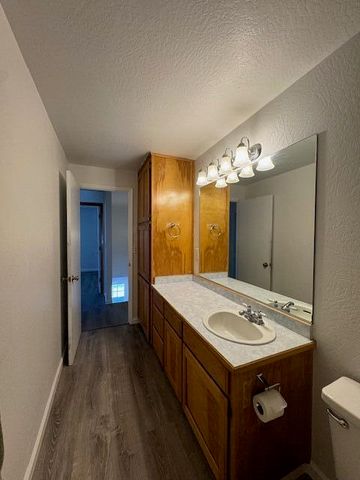 210 W Main Street, Rogue River, OR 97537