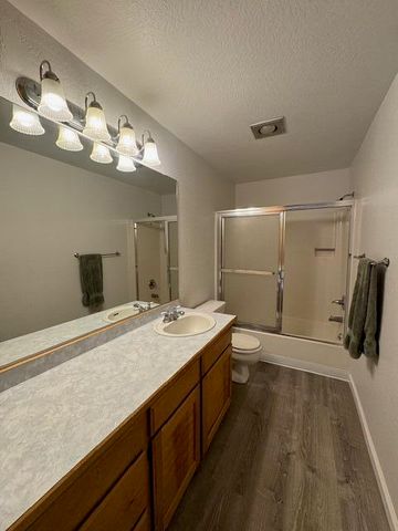 210 W Main Street, Rogue River, OR 97537