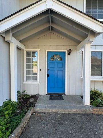 210 W Main Street, Rogue River, OR 97537