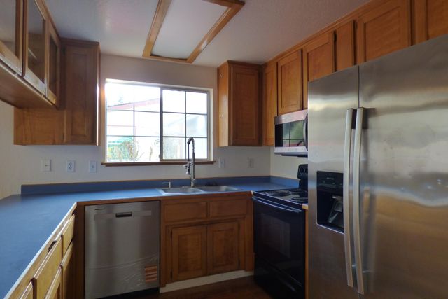 210 W Main Street, Rogue River, OR 97537