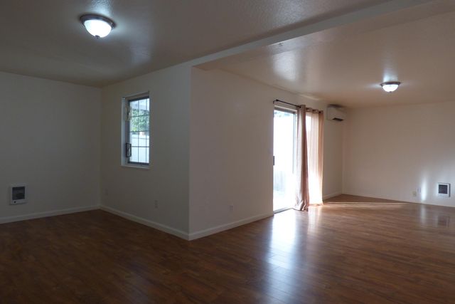 210 W Main Street, Rogue River, OR 97537