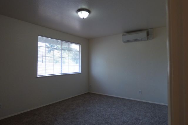 210 W Main Street, Rogue River, OR 97537