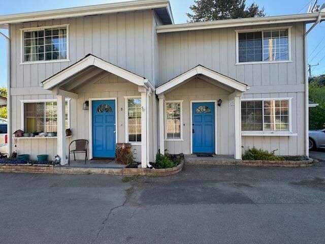 210 W Main Street, Rogue River, OR 97537