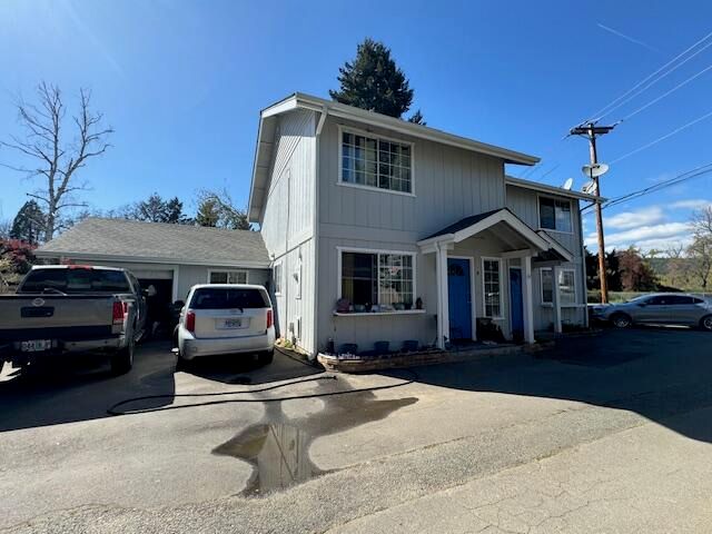 210 W Main Street, Rogue River, OR 97537