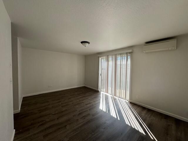 210 W Main Street, Rogue River, OR 97537