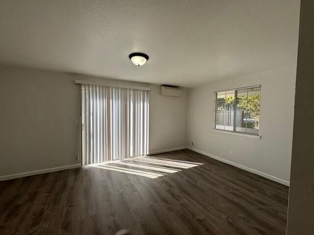 210 W Main Street, Rogue River, OR 97537