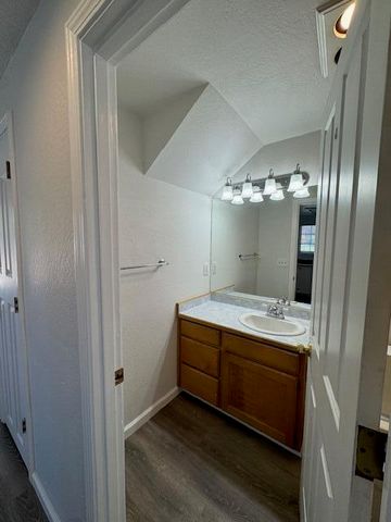 210 W Main Street, Rogue River, OR 97537