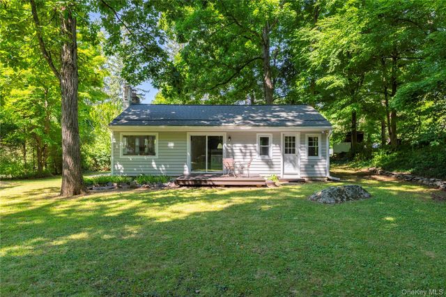 6 Hemlock Trail Court, Carmel, NY 10512