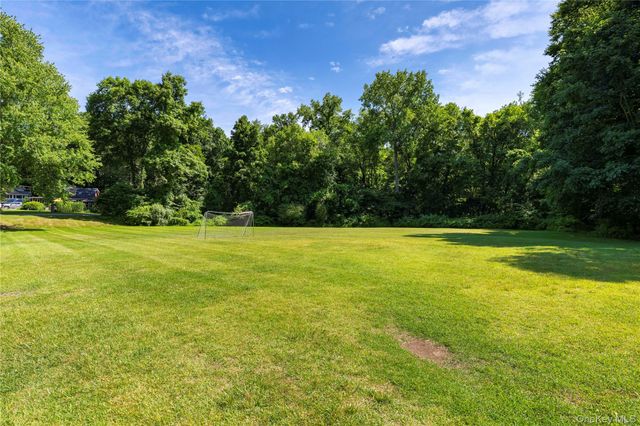 6 Hemlock Trail Court, Carmel, NY 10512