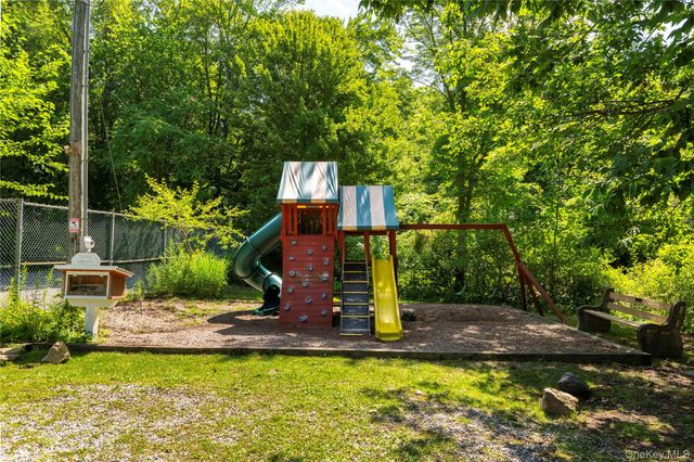 6 Hemlock Trail Court, Carmel, NY 10512