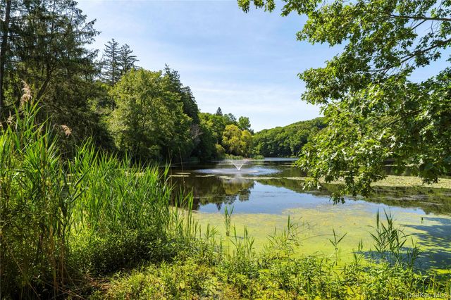 6 Hemlock Trail Court, Carmel, NY 10512