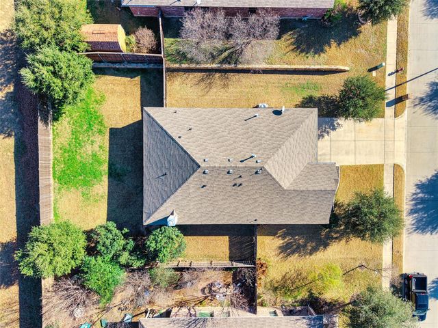 1217 Meadowlakes Drive, Azle, TX 76020