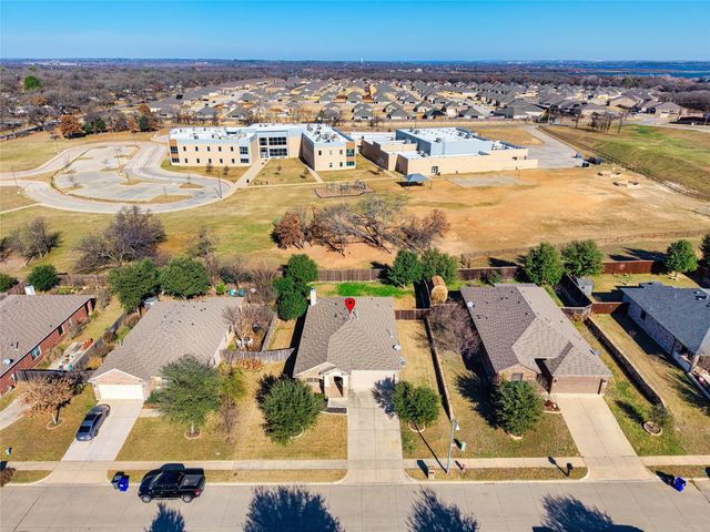 1217 Meadowlakes Drive, Azle, TX 76020