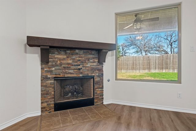 1217 Meadowlakes Drive, Azle, TX 76020