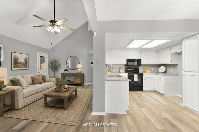 905 Saint Bernard St, Corpus Christi, TX 78418