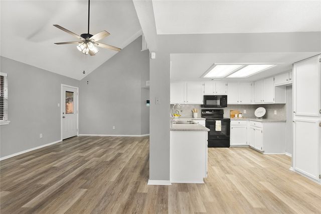 905 Saint Bernard St, Corpus Christi, TX 78418