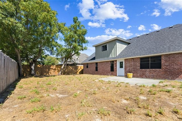 905 Saint Bernard St, Corpus Christi, TX 78418