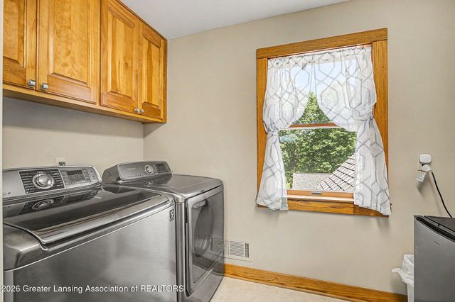 8628 Hearth Stone Way, Grand Ledge, MI 48837
