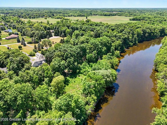 8628 Hearth Stone Way, Grand Ledge, MI 48837