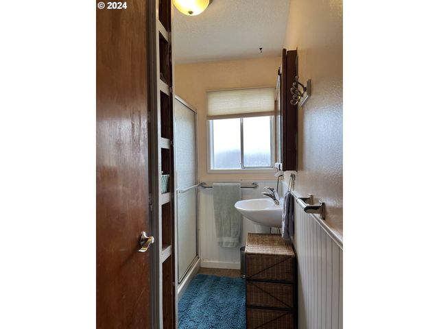 46791 WINFREY Rd, Westfir, OR 97492