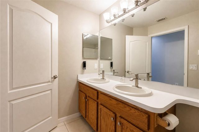 210 SMOKEY HILL AVENUE, Ruskin, FL 33570