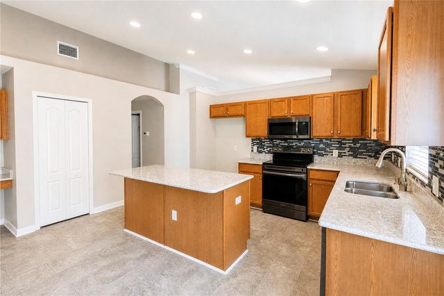210 SMOKEY HILL AVENUE, Ruskin, FL 33570