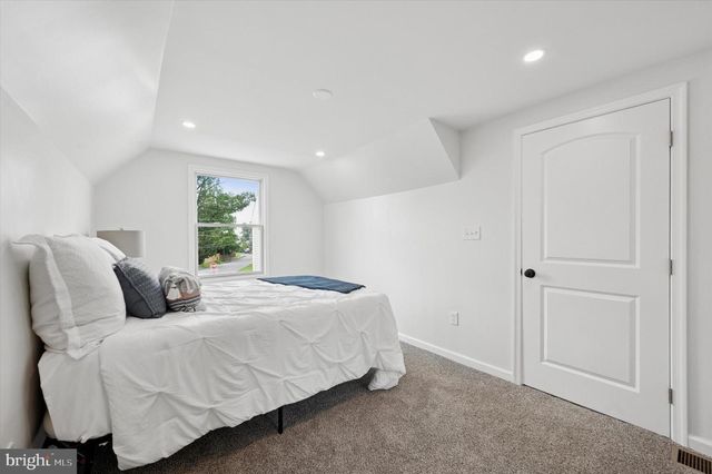 721 MOUNT VERNON AVE, Folsom, PA 19033