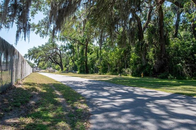 14734 11TH STREET, Dade City, FL 33523