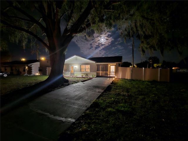 14734 11TH STREET, Dade City, FL 33523