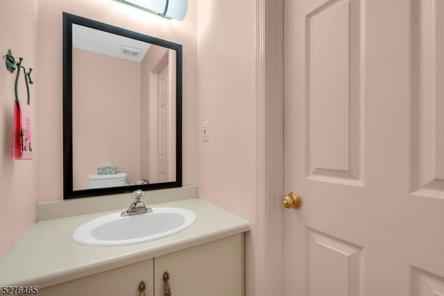709 Dunn Cir, Bridgewater Twp., NJ 08807