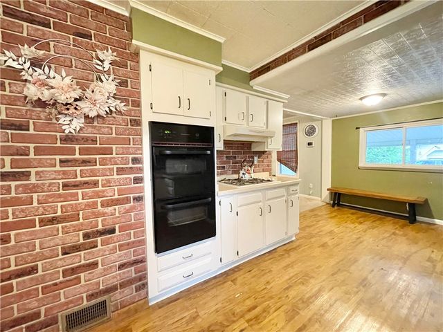 457 North Seward Avenue, Auburn, NY 13021