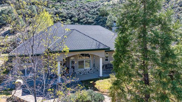 26050 Cumberland Road, Tehachapi, CA 93561