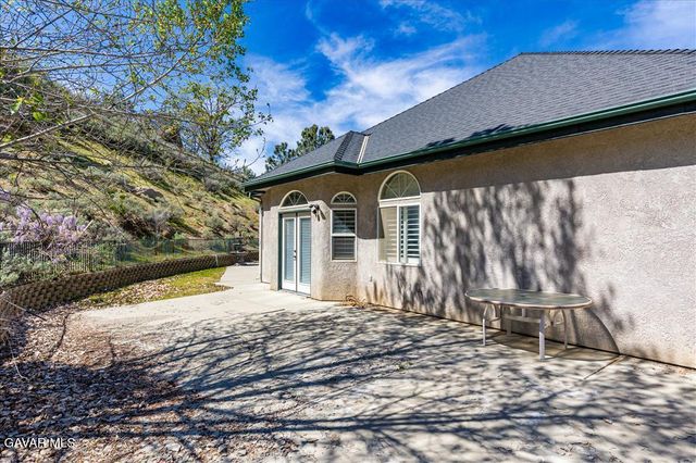 26050 Cumberland Road, Tehachapi, CA 93561